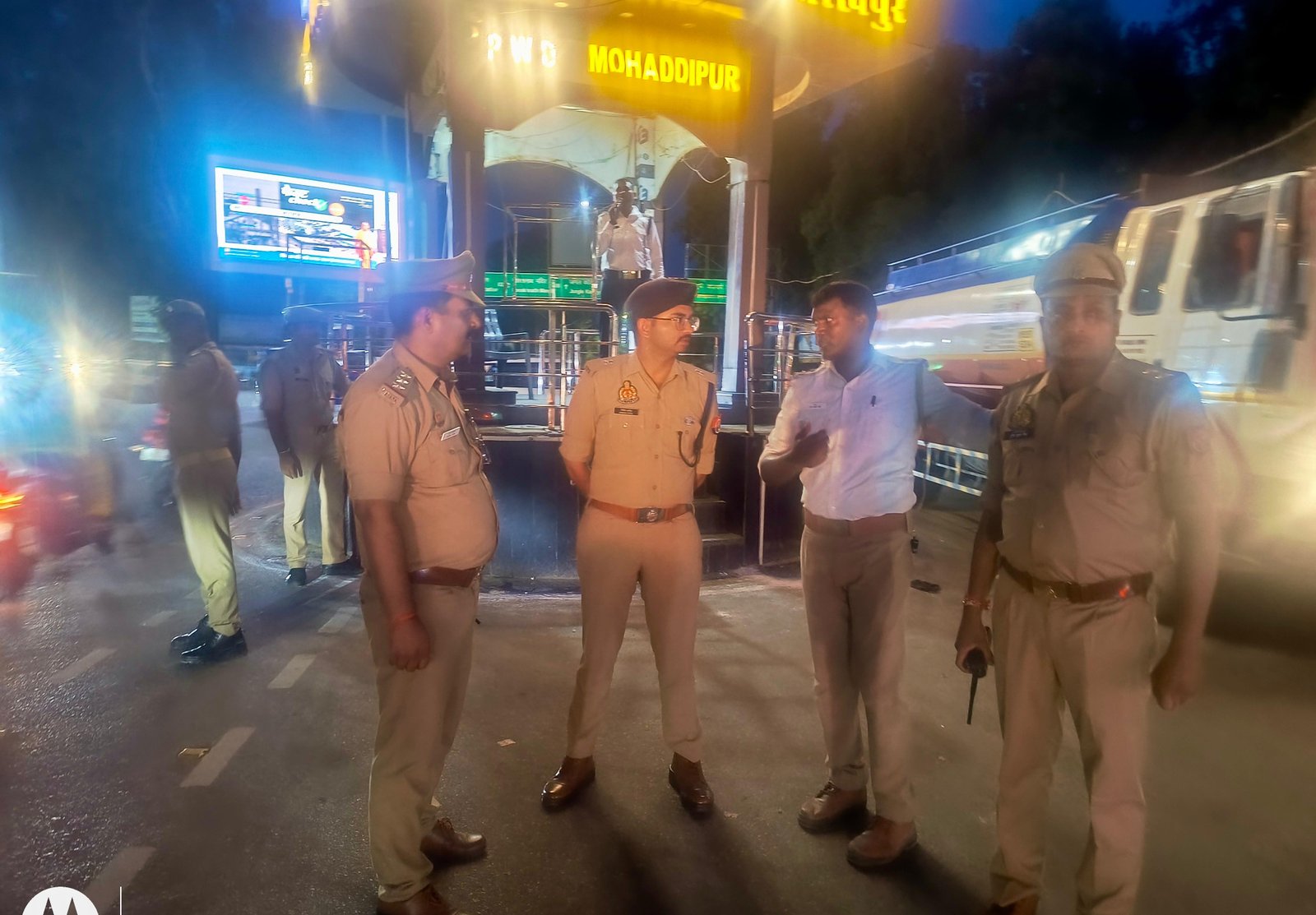 एक्शन में एसपी सिटी: मोहद्दीपुर चौराहे पर खुद संभाला मोर्चा, बेतरतीब वाहन और अतिक्रमण पर कसा शिकंजा