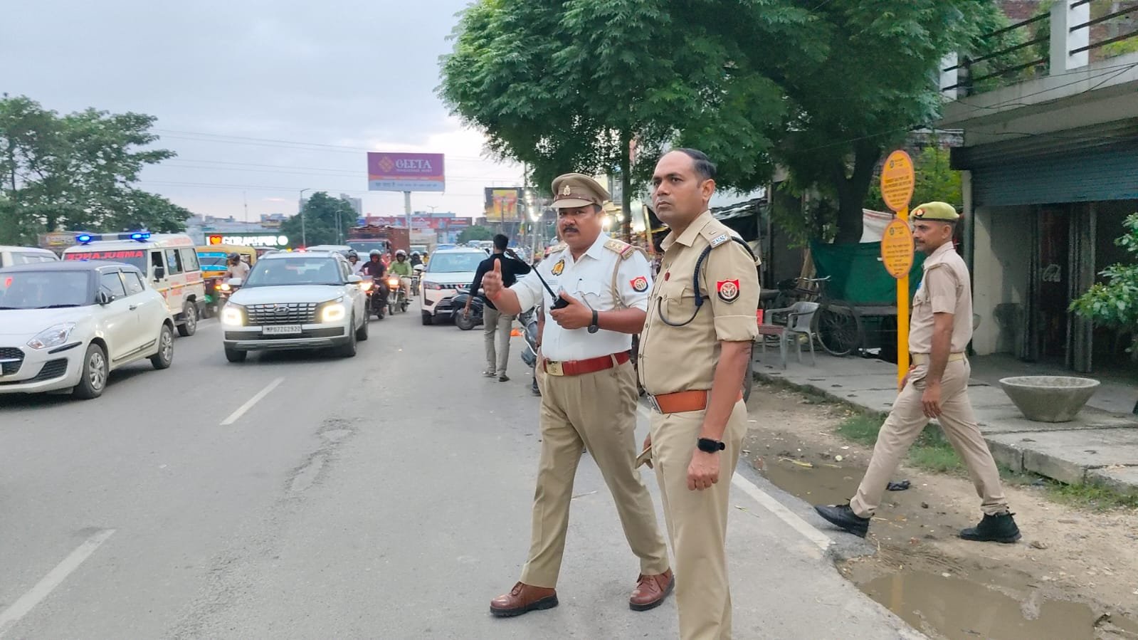 प्रमुख चौराहों का निरीक्षण, यातायात व्यवस्था दुरुस्त करने के निर्देश